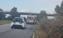 Auto finisce in un fosso a Manerbio, arriva l'elisoccorso