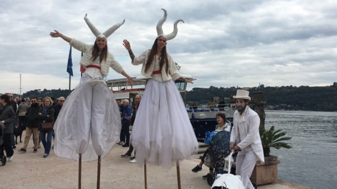 Il Busker Festival ha colorato la domenica pomeriggio a Salò