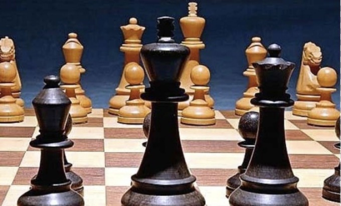 A lezione di scacchi nelle biblioteche in città: cosa c’è da sapere
