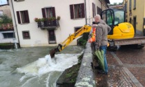 Fiume in piena: a Palazzolo sull'Oglio chiusi la passerella e il Ponte Romano