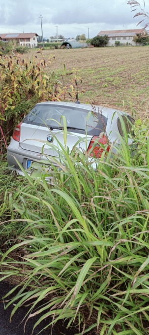 Fugge agli agenti della Locale a bordo di una Bmw, con se denaro illecito: arrestato