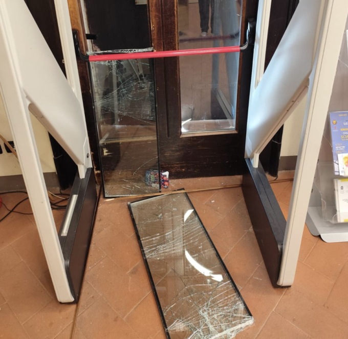 Gardone Valtrompia: spaccata alla biblioteca comunale