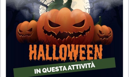 Halloween a Salò: caramelle e dolciumi offerti dai commercianti ai bambini che faranno loro visita