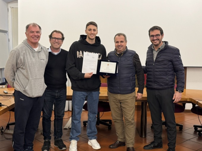 Il Comune premia l’atleta olimpico Giovanni Toti