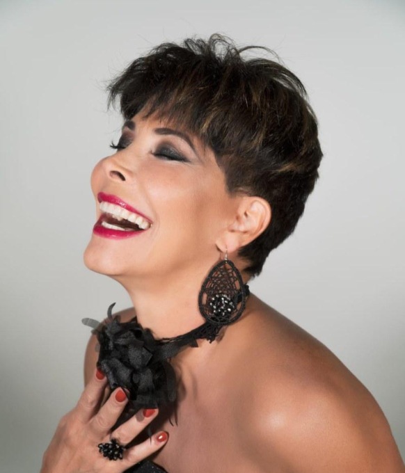 Milly D’Abbraccio festeggia a Desenzano del Garda il suo 60esimo compleanno