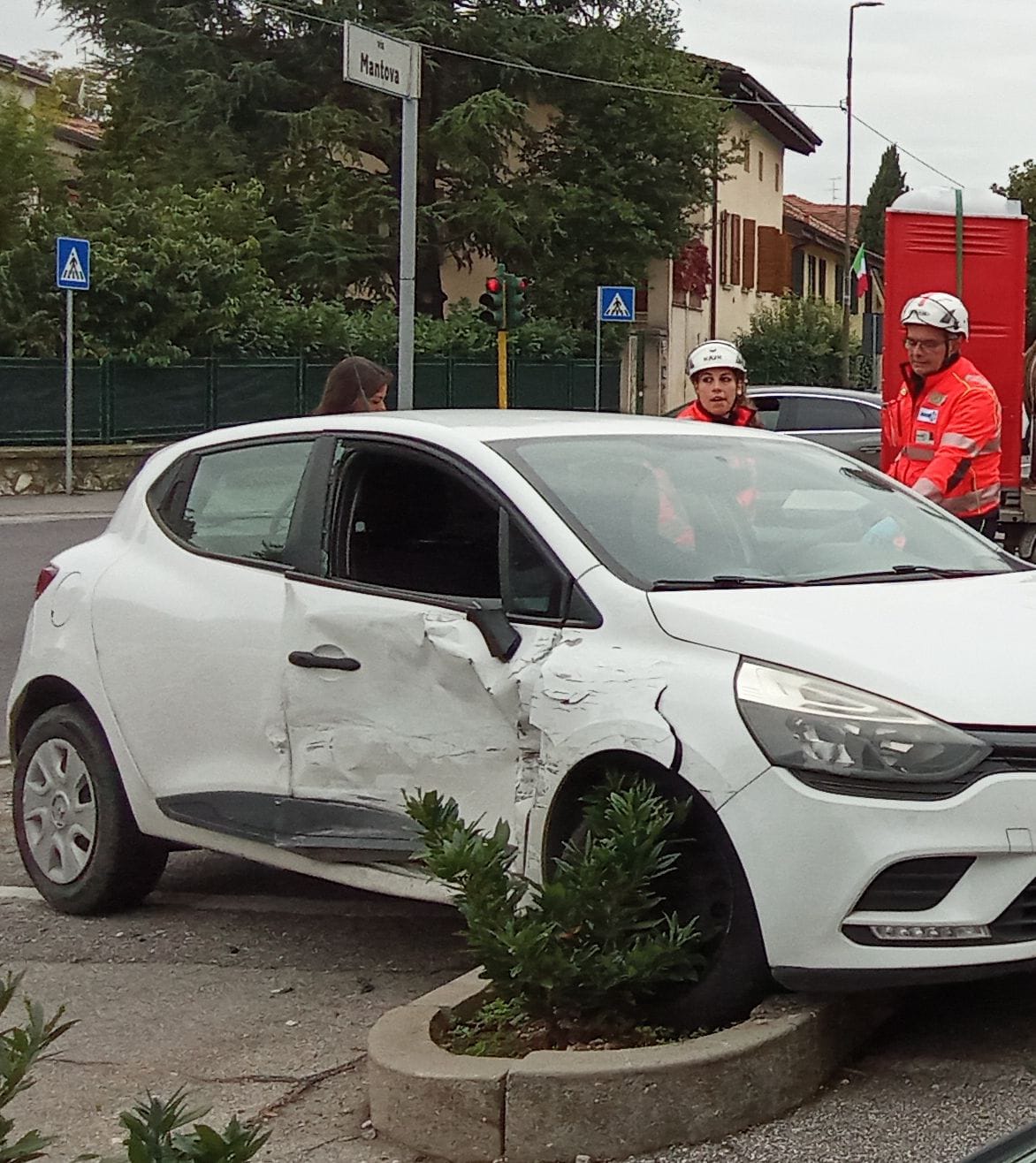 Scontro tra due auto a Montichiari