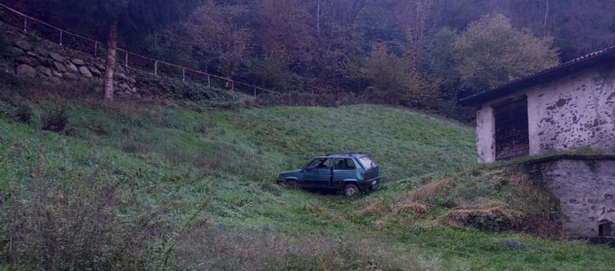 Si ribalta con l’auto a Lavenone: un ferito