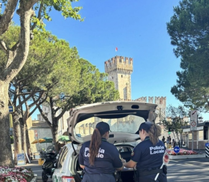 Sirmione: investe due persone e scappa, denunciato per omissione di soccorso