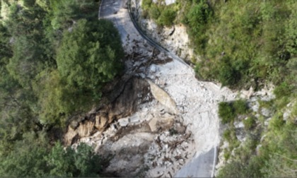 Sp9: l'intervento per rendere nuovamente agibile la strada dopo le quattro frane