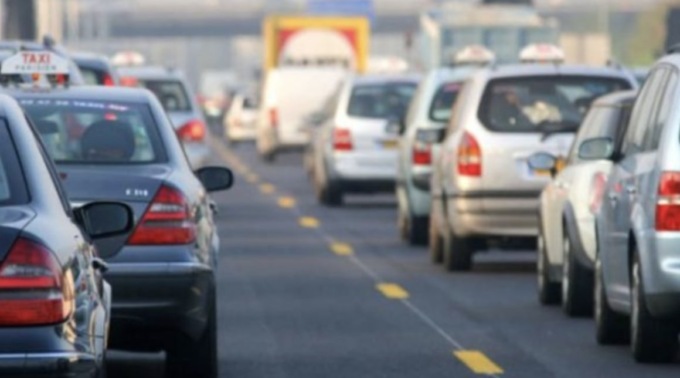 Traffico in tilt in A4 per due incidenti: code fino a 8 chilometri