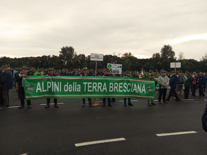 L’abbraccio di Montichiari agli Alpini: in 10mila sfilano all’Adunata del Secondo Raggruppamento