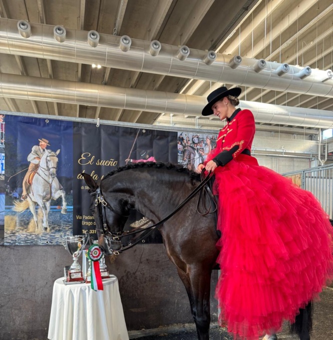 Che eleganza! L’amazzone Stroppa brilla alla fiera equestre di Verona