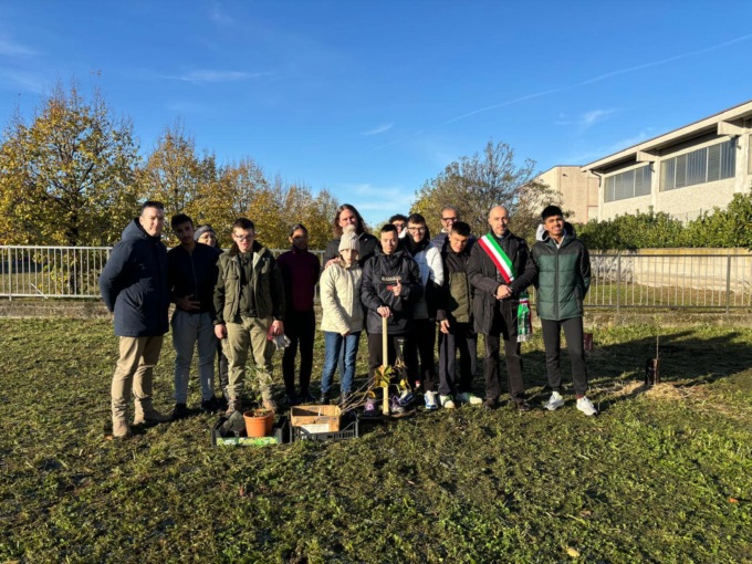 Con la Festa dell’albero mette radici la sinergia tra il Comune di Castrezzato e gli studenti del Cfp