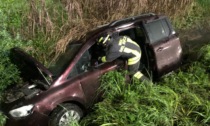 Auto finisce fuori strada a Verolanuova