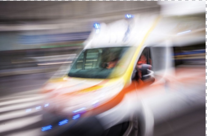 Brutta caduta al suolo a Montichiari, arriva l’ambulanza