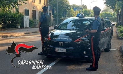 Chiede soldi per non sanzionare il centro massaggi: beccato il finto carabiniere