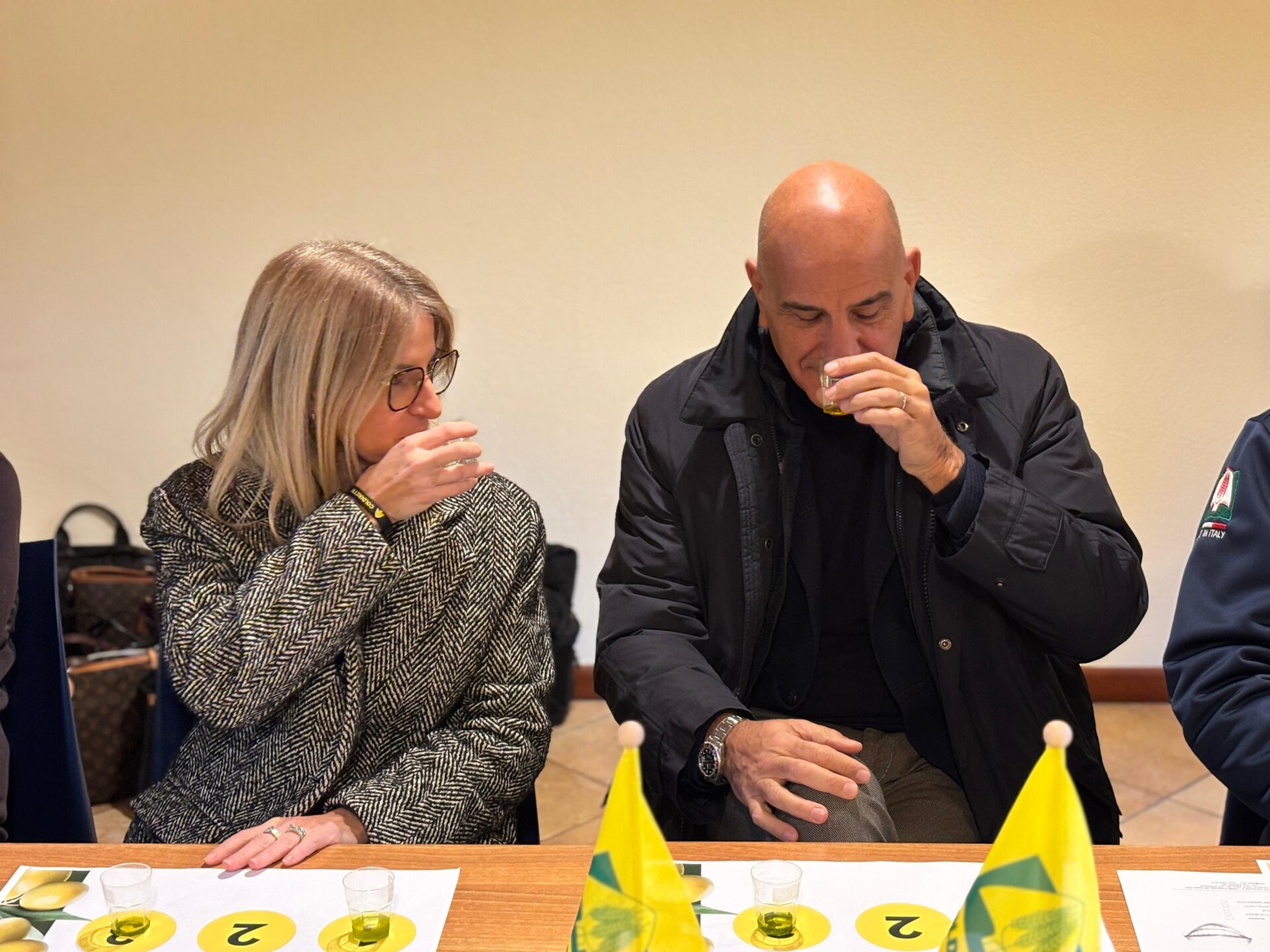 FACCHETTI E ALBANO DURANTE LA DEGUSTAZIONE DI OLIO