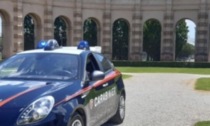 Fermato mentre circola sullo scooter, fornice documenti falsi ai carabinieri: denunciato