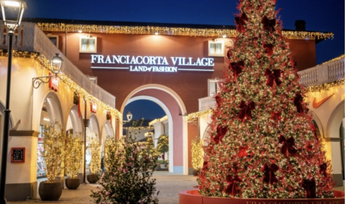 Al Franciacorta Village luci e vetrine a festa scaldano l’atmosfera tra tante novità
