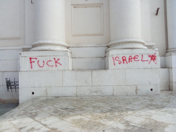 Scritte antisemite sul Duomo: Forza Nuova risponde all’Anpi Montichiari