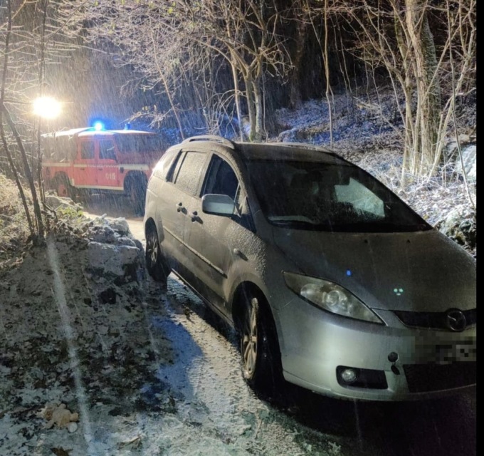 La neve arriva nel Bresciano: automobilista bloccato in Valcamonica