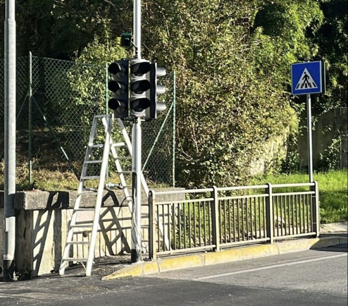 Lumezzane: un nuovo semaforo a chiamata per facilitare il passaggio dei pedoni