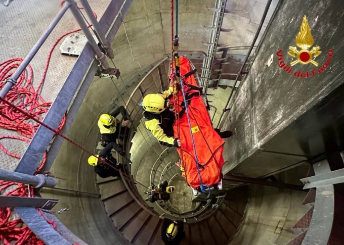 Metropolitana di Brescia: in un pozzo le esercitazioni degli operatori Speleo Alpino Fluviali