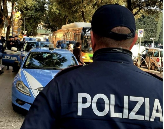 Percosse e ferite al volto per rubare un cellulare: scattano le manette e finisce in carcere