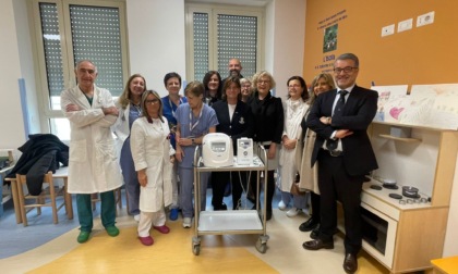 La Zebra Odv dona importanti strumenti donati alla Pediatria di Manerbio