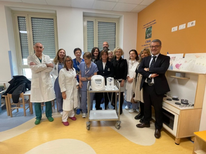 La Zebra Odv dona importanti strumenti donati alla Pediatria di Manerbio