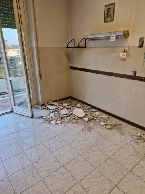 Crolla l’intonaco, paura per gli anziani della casa di riposo