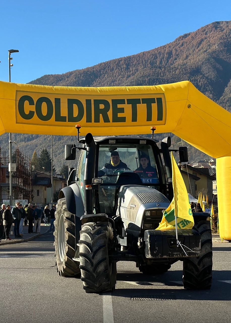 ringraziamento coldiretti a Malonno - sfilata trattori