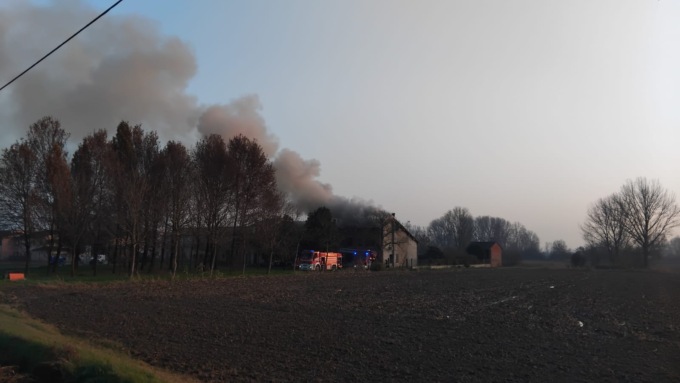 Fiamme in una cascina a Seniga