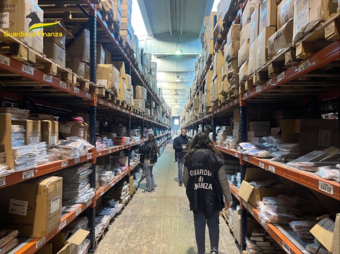 Natale contraffatto: nei guai due società di import-export bresciane