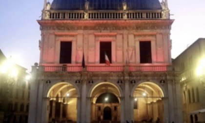 Giornata Mondiale del Dono: la Loggia si illumina di rosso