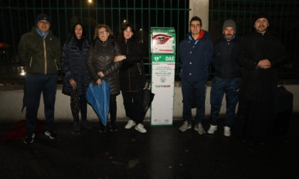 Orzivecchi, inaugurato il defibrillatore in memoria di Mauro Gallina