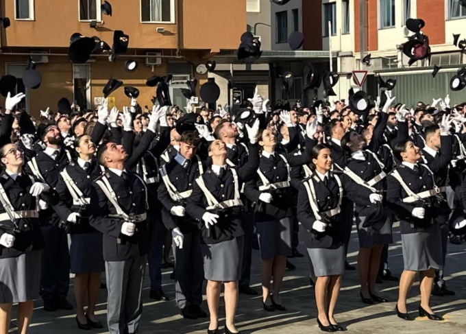 Polgai di Brescia, questa mattina 238 agenti in prova hanno giurato fedeltà alla Repubblica