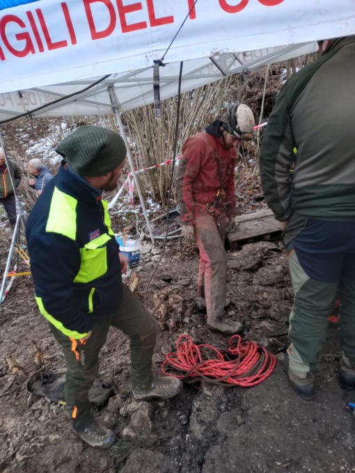 Proseguono le ricerche del cane Full, bloccato in una grotta da sabato