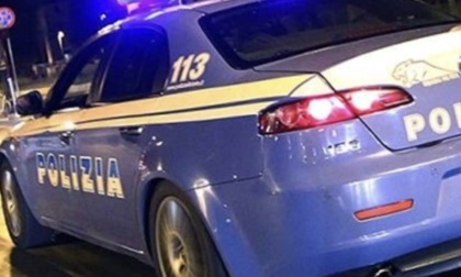 Rompe la vetrina di un negozio nella notte: beccato dalla Polizia