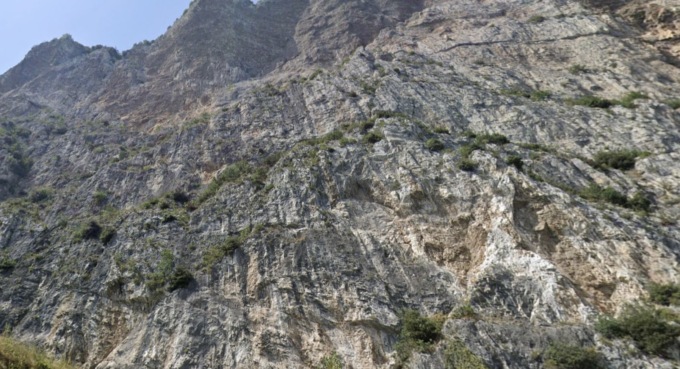Si schianta con il parapendio a Campione sul Garda: muore un base jumper 32enne