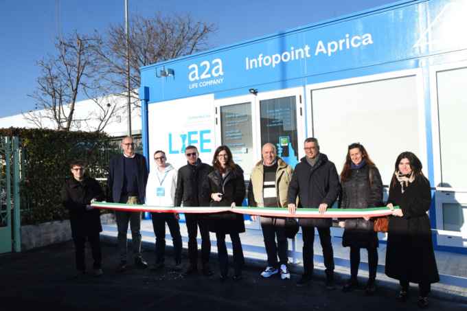 Taglio del nastro per il nuovo Infopoint di Aprica