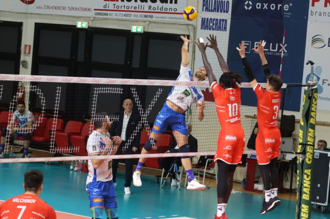 Trasferta vincente per la Consoli Sferc che batte Macerata 3-2