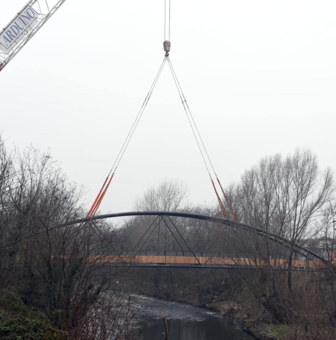 Varato il ponte ciclopedonale lungo la Greenway del Mella