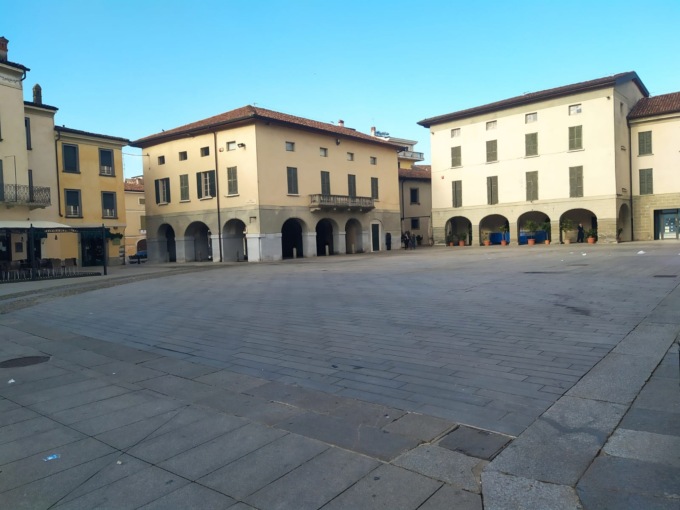 Piazza Zanardelli si “apre” al parcheggio in centro