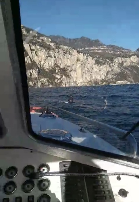 Windsurfista disperso nel Garda: soccorso dalla Guardia Costiera