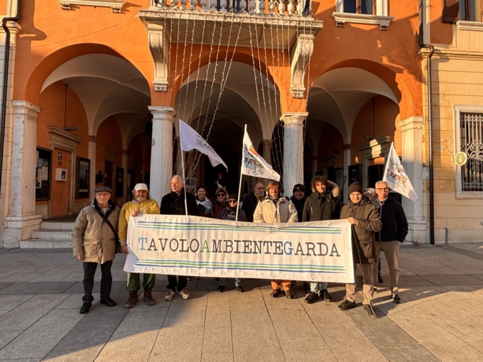 I Comitati scendono in piazza contro il depuratore a Esenta di Lonato
