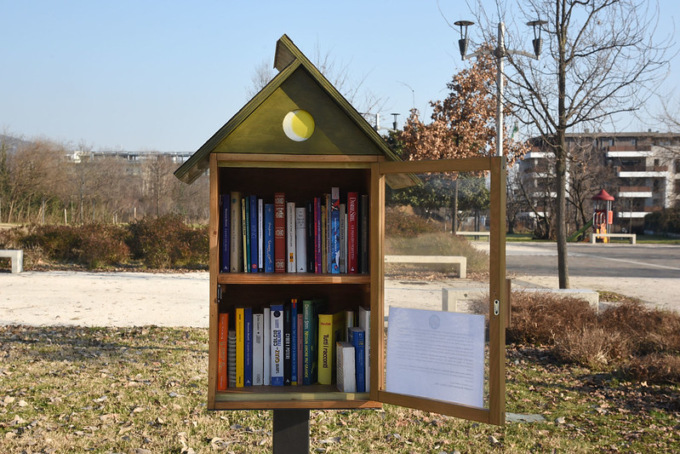 Book crossing: inaugurata una nuova casetta dedicata a Brescia