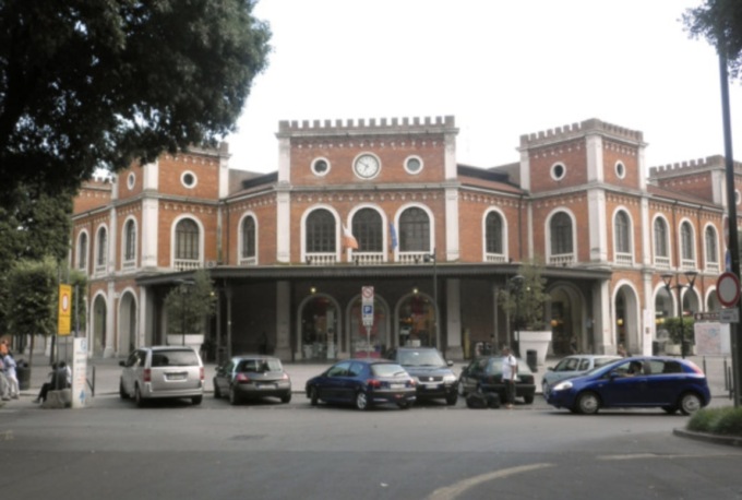 Controlli in stazione a Brescia: cinque i denunciati
