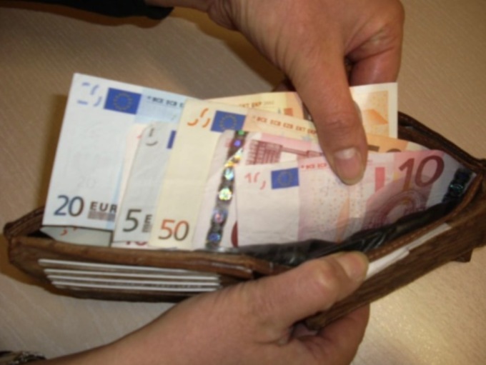 Derubato del portafogli sulla metropolitana a Brescia