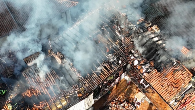 Incendio a Iseo, distrutti due appartamenti, ci sono sfollati